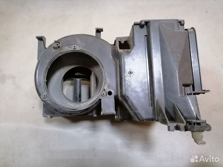 Корпус моторчика печки Mitsubishi Lancer 8 1996-03