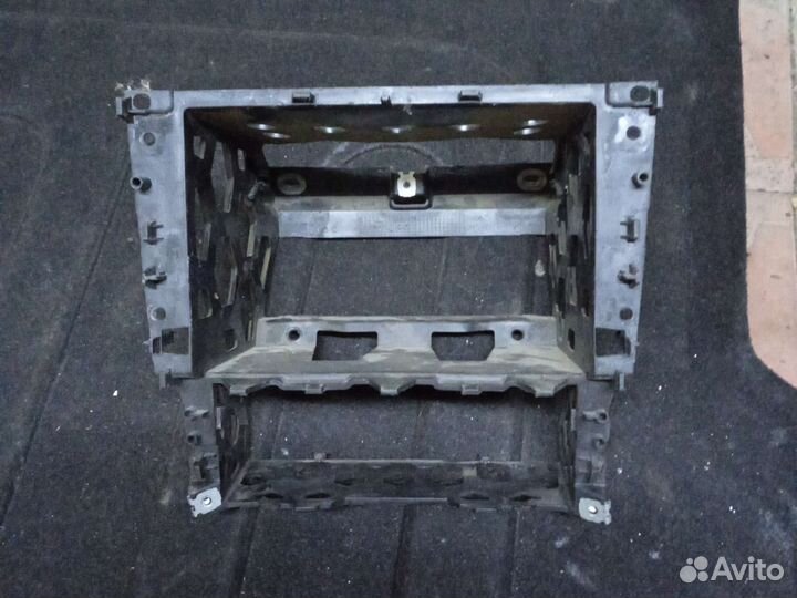 Volkswagen Polo 5 Рамка магнитолы