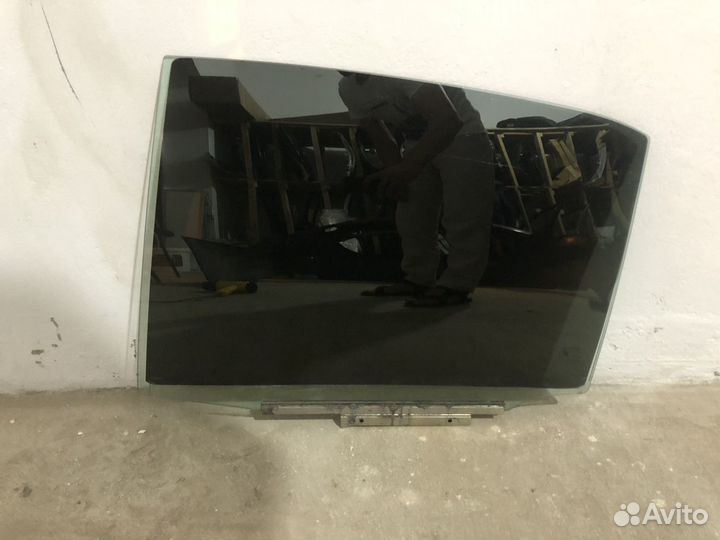 Стекла задние Toyota Camry v70 оригинал