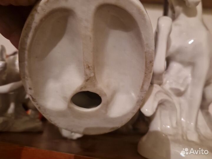 Фарфоровая лошадь белая