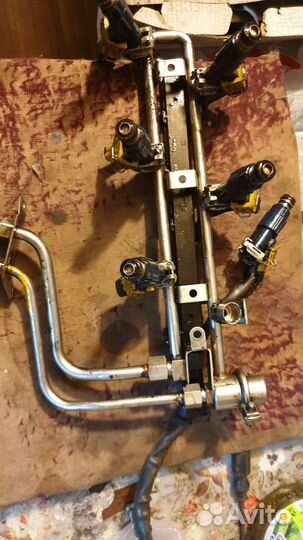 Рампа топливная с форсунками опель омега б 2.5 л