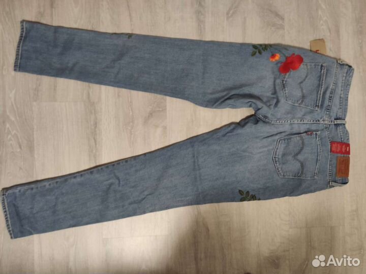Джинсы женские levis