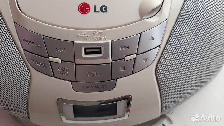 Портативная CD-магнитола LG SB16B с USB