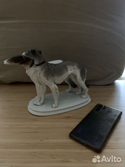 Фарфоровая статуэтка Собаки