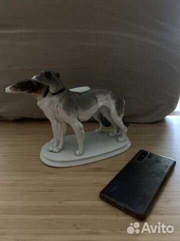 Фарфоровая статуэтка Собаки