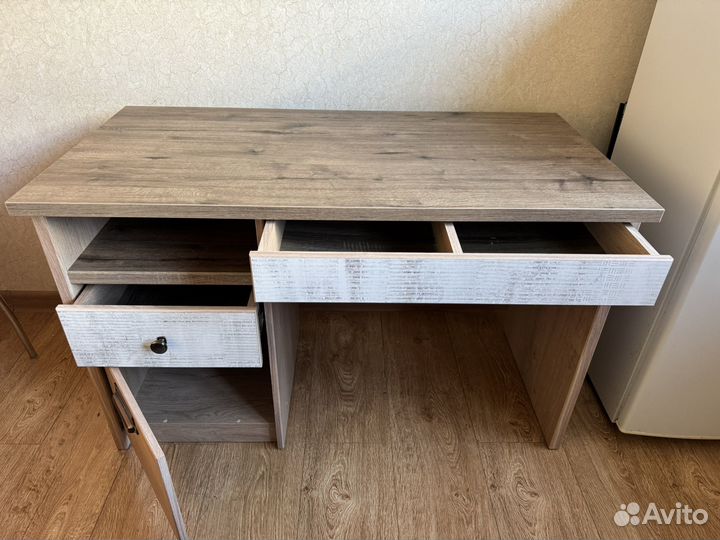 Продаю стол