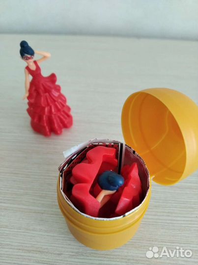 Игрушки из Киндер сюрприз Леди баг 2022