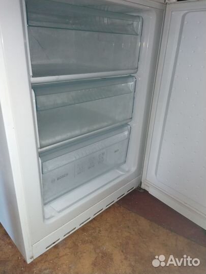 Холодильник Bosch KGV 39X35