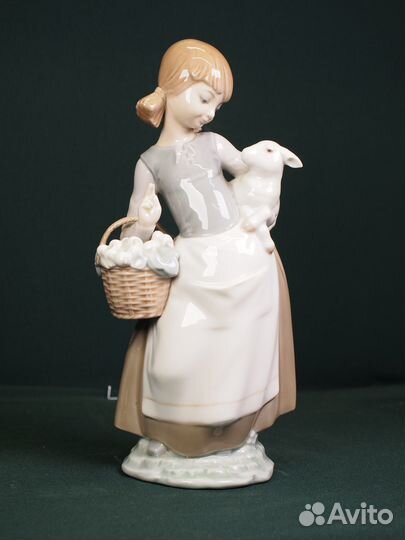 Lladro. Фарфоровая статуэтка 