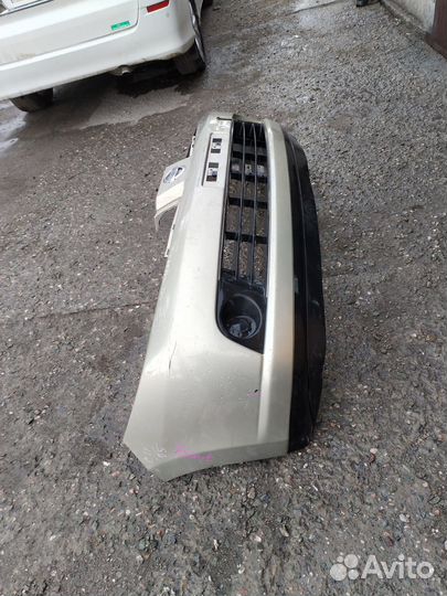 Бампер на Nissan tiida