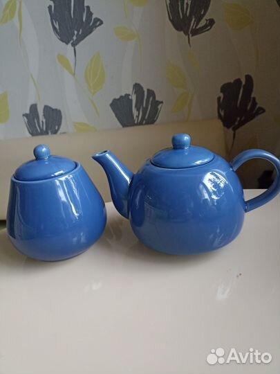 Чайник заварочный и сахарница