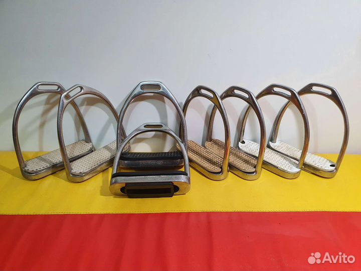 Стремена б/у безопасные пластиковые классика