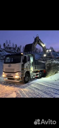 Водитель самосвала