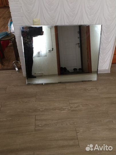 Зеркало с полочкой размер1мх75в отличном состоянии