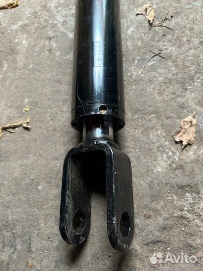 Цилиндр гидравлический на двухстоечный подъёмник