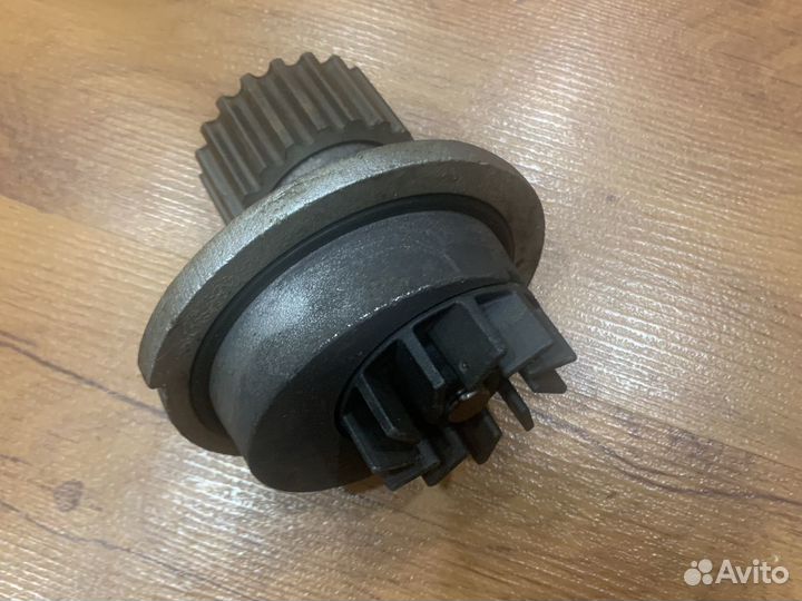 Помпа cruze,aveo,nexia + ролик