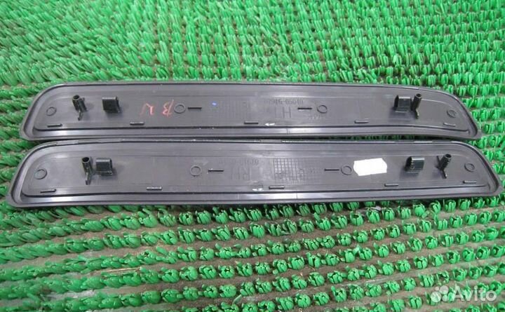 Накладки порогов комплект Toyota Avensis T27 2011