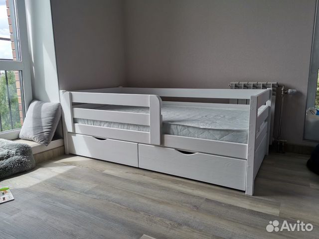 Детская кровать из массива