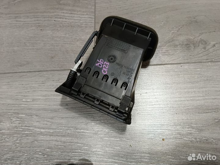 Дефлектор воздуха левый для Volkswagen Passat B6