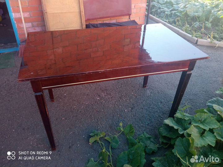 Кухонный стол