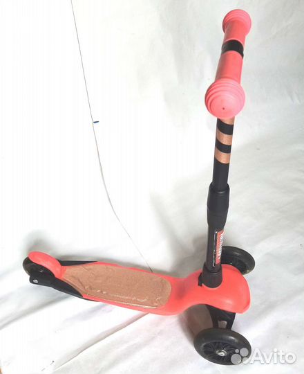 Самокат трехколесный