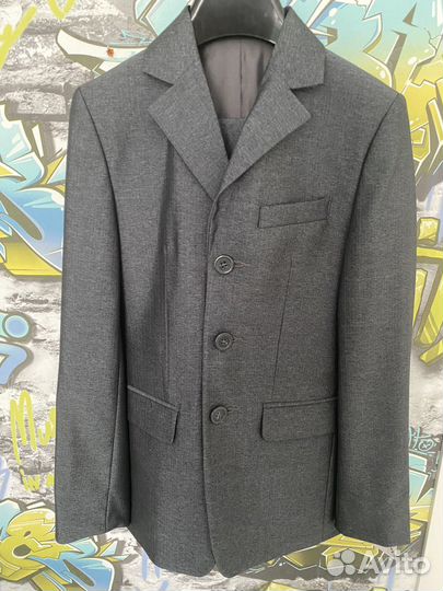 Школьный костюм для мальчика 140 новый