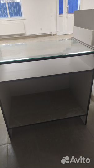 Стол витрина