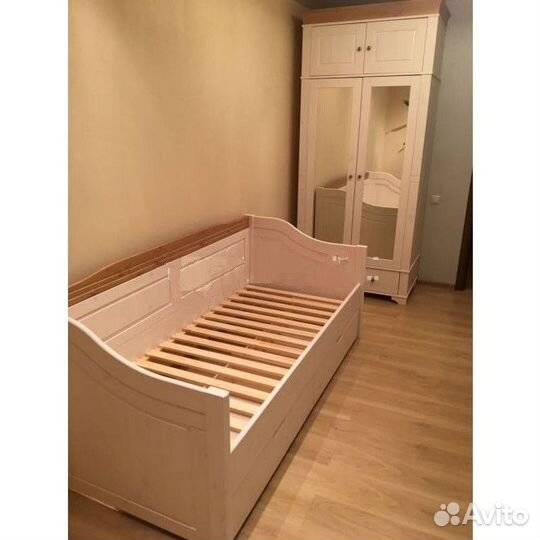 Кровать с тремя спинками из массива 90/200