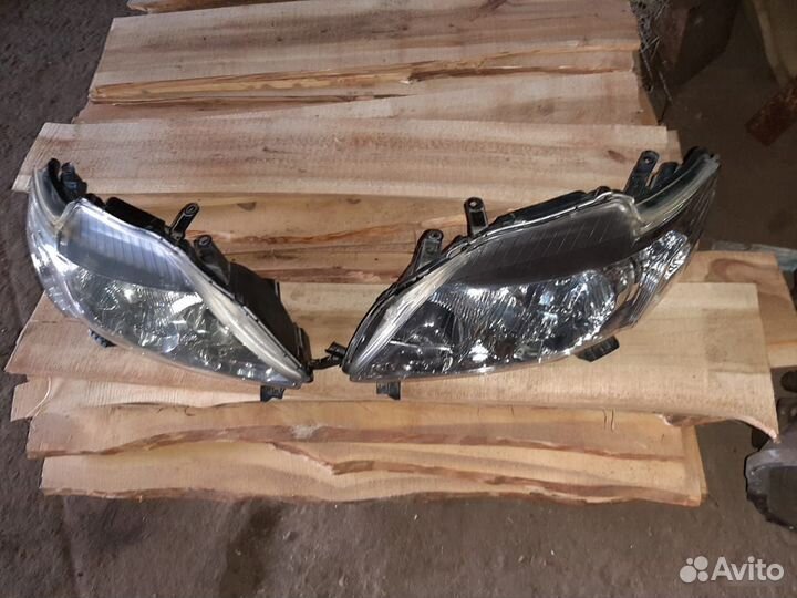 Фары на Toyota Corolla 150