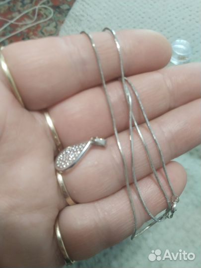 Золотая цепочка с кулоном