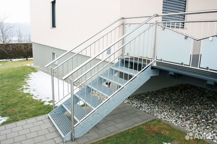 Стеклянные перила для лестниц и балконов