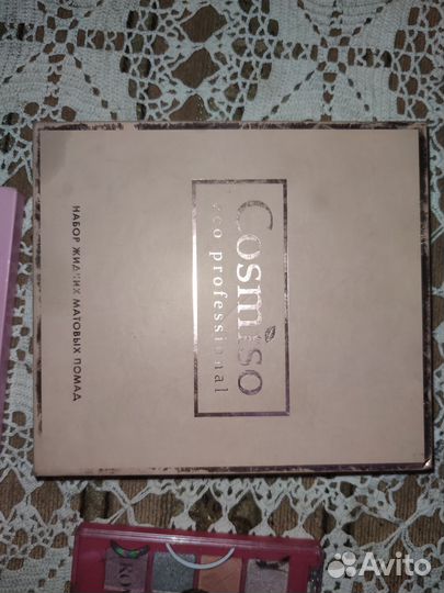 Косметика тени помады