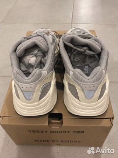 Кроссовки adidas yeezy boost 700