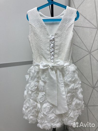 Платье нарядное белое 140 146