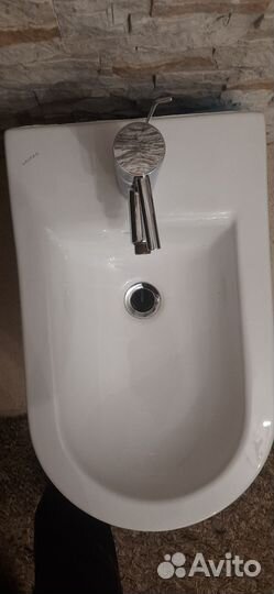 Биде Laufen со смесителем Hansgrohe