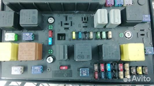 Блок предохранителей opel zafira B (TEA03M101)