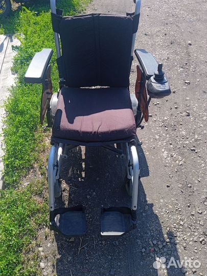 Кресло-коляска с электроприводом KY 122 L