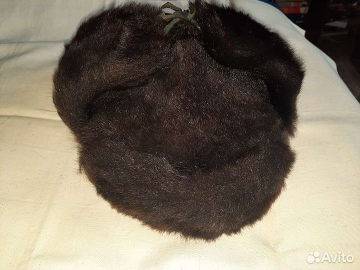 Шапка ушанка из неизвестного зверя)