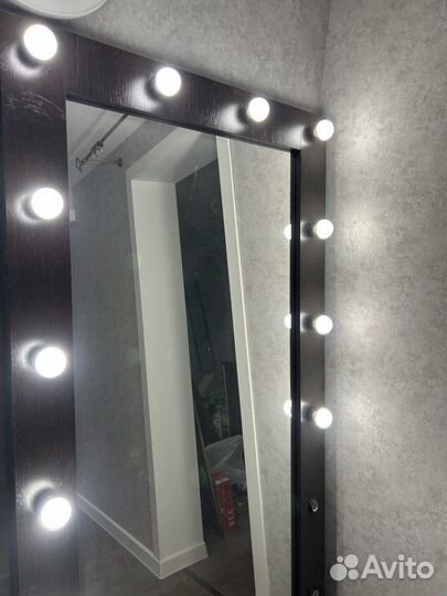 Зеркало напольное с лампочками