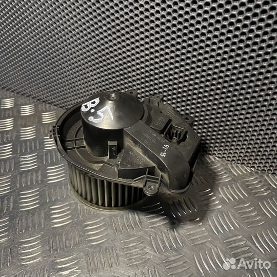 Моторчик отопителя Volkswagen Passat