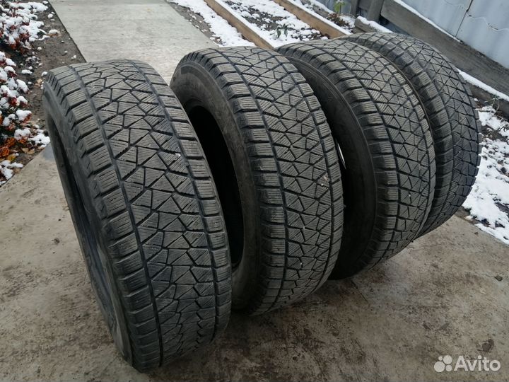 Bridgestone Blizzak DM-V2 225/65 R17