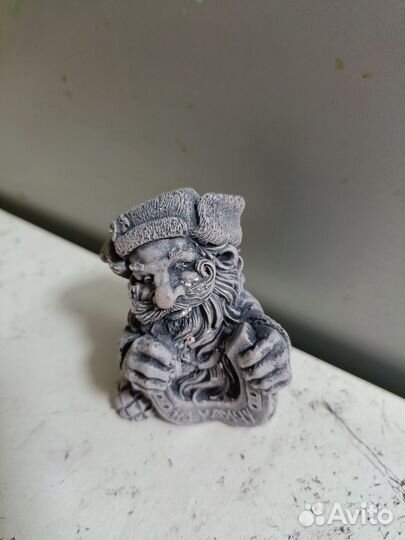 Череп-кашпо из гипса