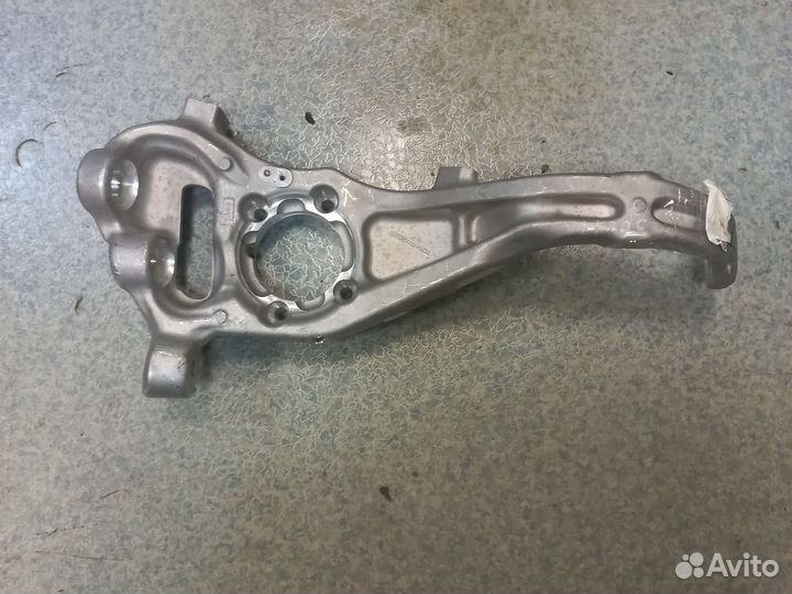 Поворотный кулак Мерседес GT x290