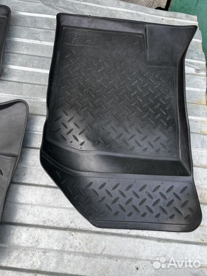 Автомобильные коврики резиновые на Kia Rio