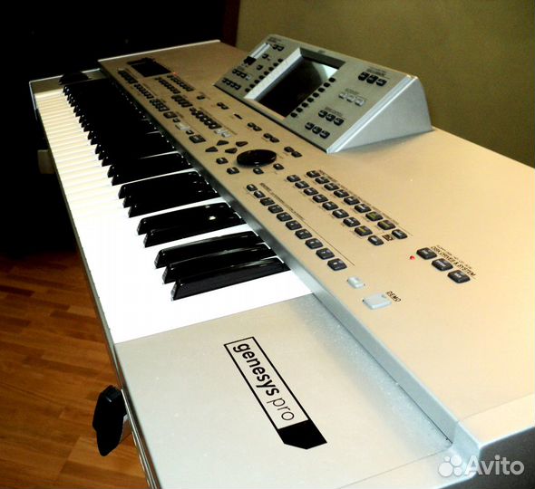 Синтезатор-аранжировщик-студия GEM genesis PRO