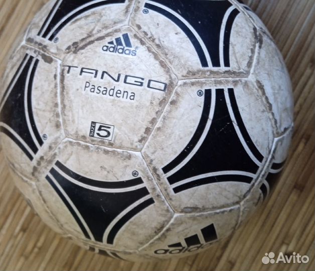 Футбольный мяч adidas tango