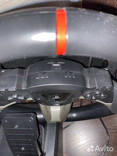 Игровой руль с педалями