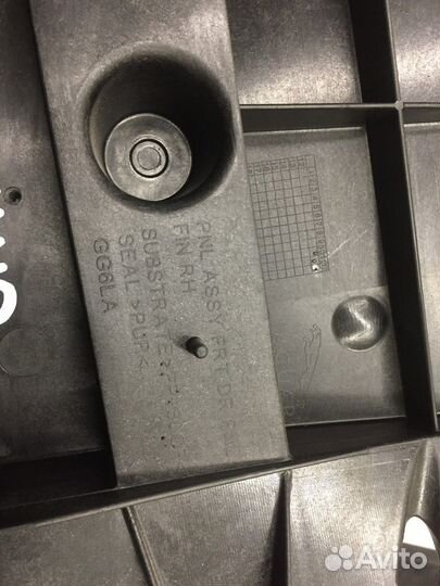 Кронштейн динамика передний правый (Jaguar XJ)