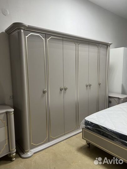 Спальный гарнитур