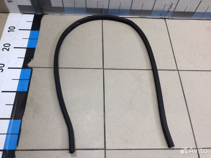 Уплотнитель капота Mazda 3 BL 2009-2013